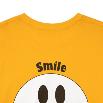 Smile Jesus Loves You T-shirt - Afbeelding 11