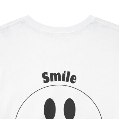 Smile Jesus Loves You T-shirt - Afbeelding 38